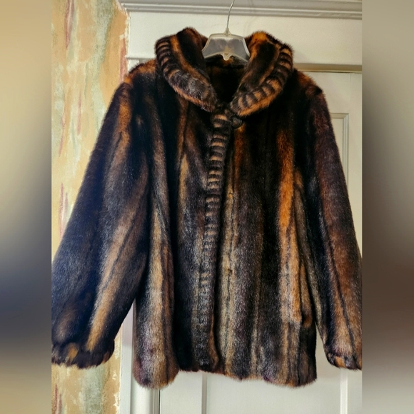 "New" Dennis Basso Luxurious Brown Fur Jacket - Picture 1 of 6